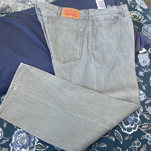 Up for sale are a pair of grey Levi’s jeans 501 W42 L 30 - Picture 2 of 3